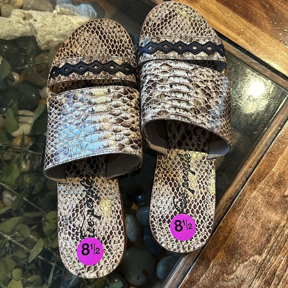 Free People Leather Saturday Slide Sandals in snakeskin. NWT. - Picture 8 of 9